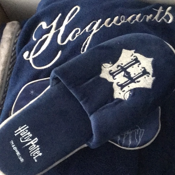 Hogwarts Spa Robe Set NIB🧙🏻‍♀️🧙🏻‍♂️ - Picture 2 of 7